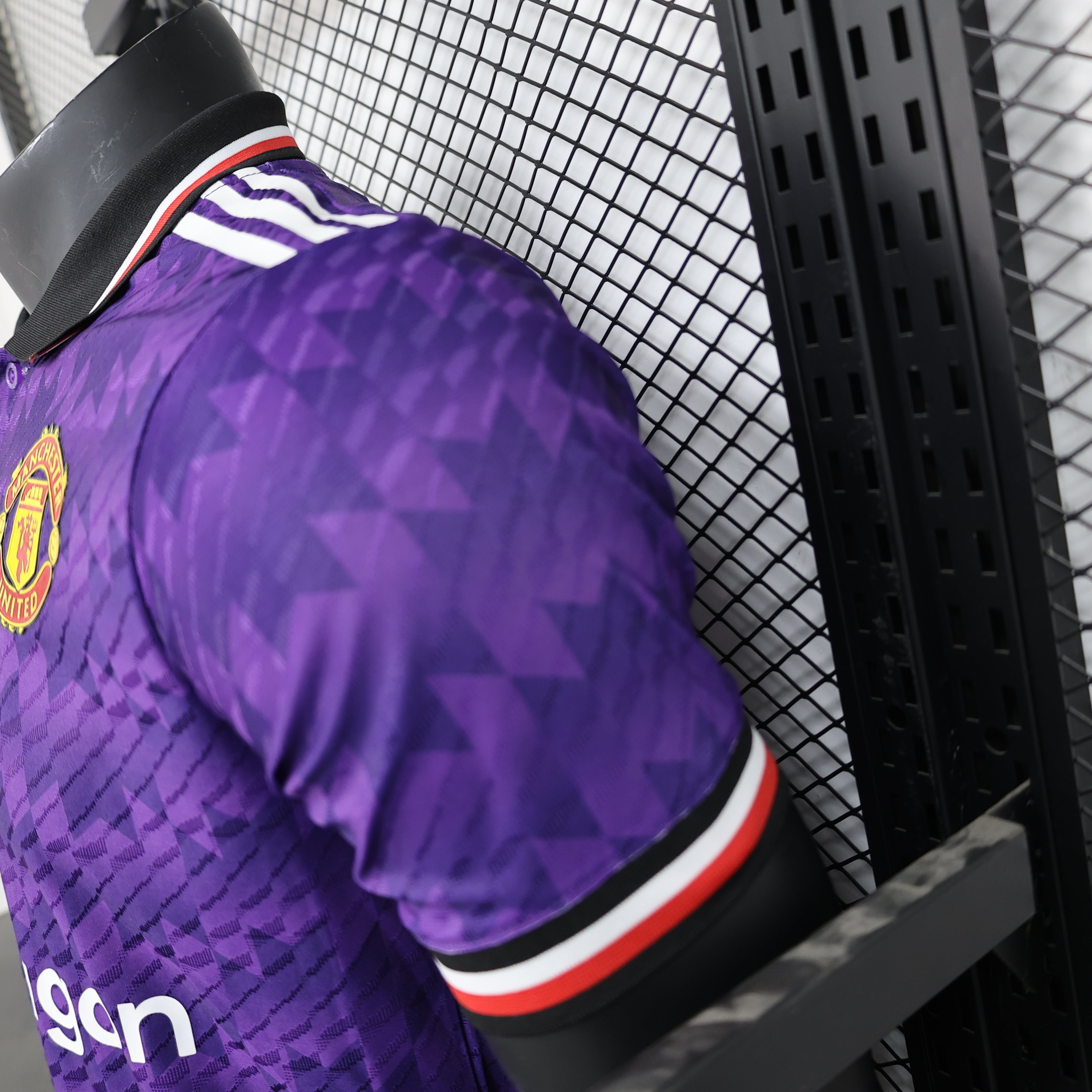 MANCHESTER UNITED THRID JERSEY 2023/2024